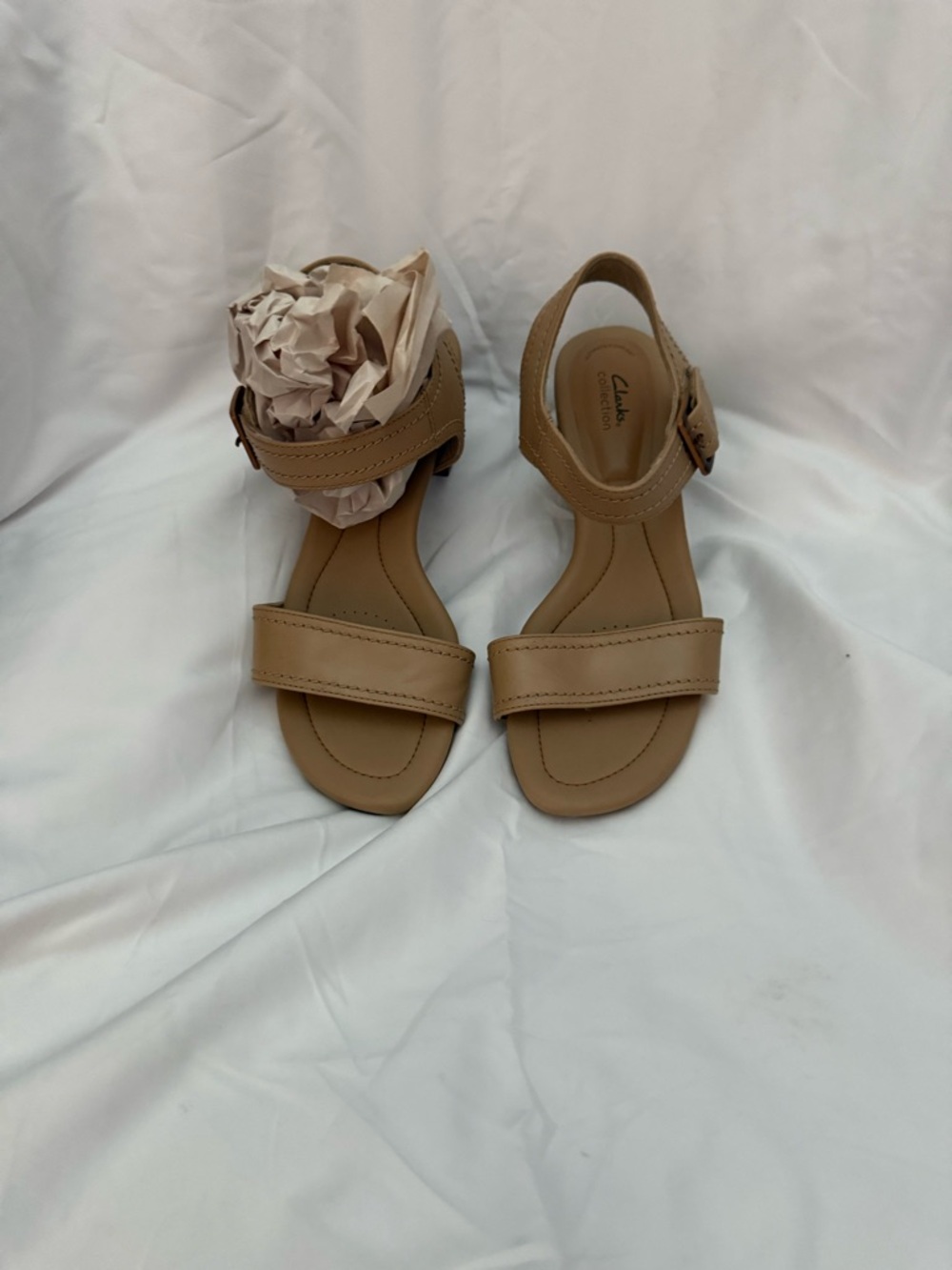 Clark’s Collection Women's Desirae Coast Ankle-Strap Sandals Low Heel Tan Size 9 - Picture 2 of 6
